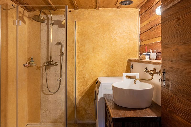 tradicni-roubenka-moderni-koupelna