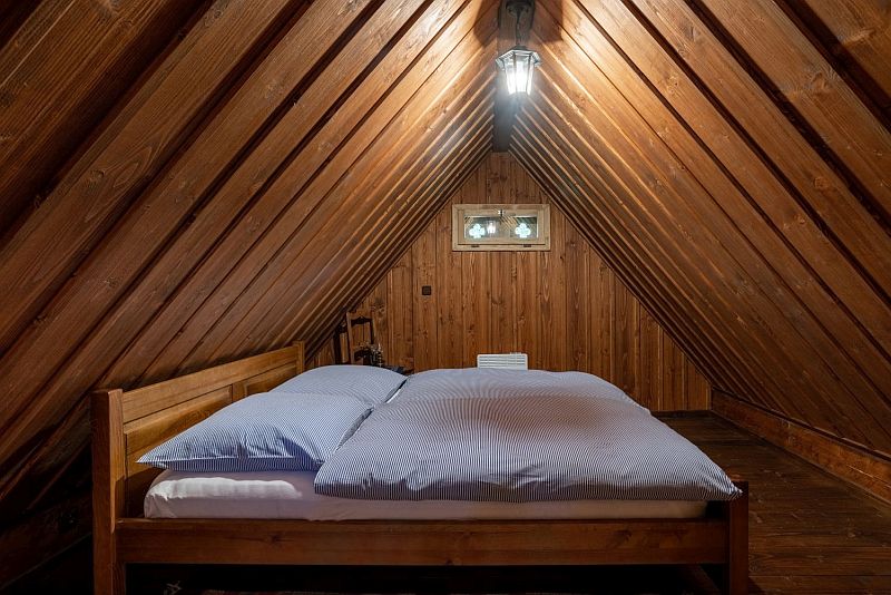 tradicni-roubenka-podkrovi