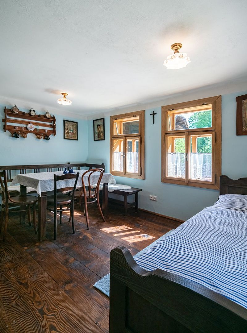 tradicni-roubenka-starsi-loznice