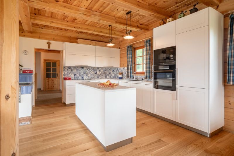 SrubyRoubenky-kuchyn-v-drevostavbe-7