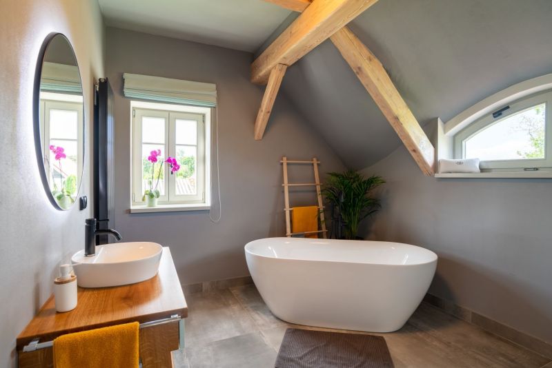 DrevoaStavby.cz | Poloroubenka v CHKO Kokoř&iacute;nsko koupelna