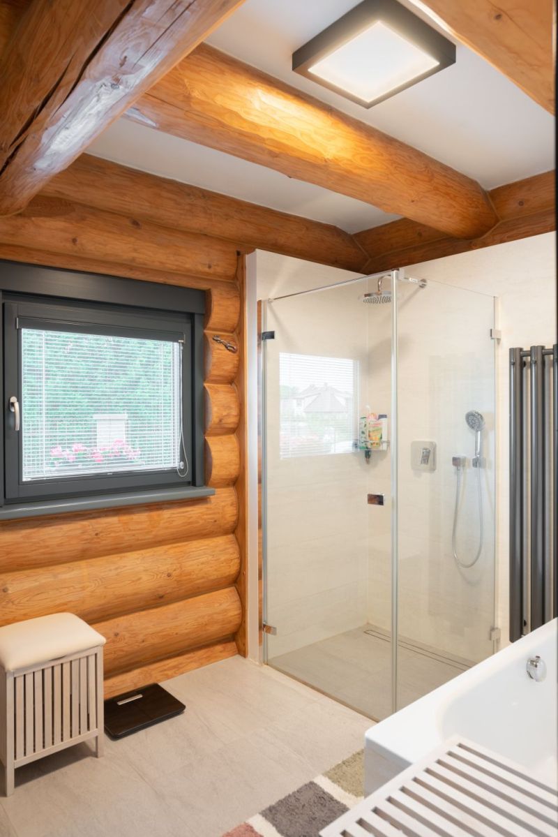 DrevoaStavby.cz | Interi&eacute;r srubu - koupelna