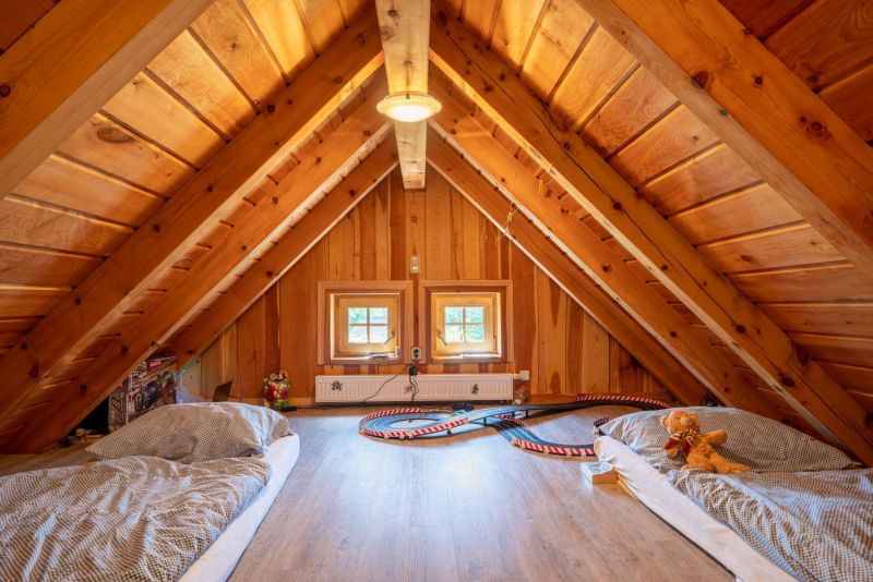 DrevoaStavby.cz | Krkonošská poloroubenka z cedrového dřeva DrevoaStavby.cz | Krkonošská poloroubenka z cedrového dřeva