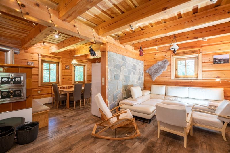 DrevoaStavby.cz | Krkonošská poloroubenka z cedrového dřeva DrevoaStavby.cz | Krkonošská poloroubenka z cedrového dřeva