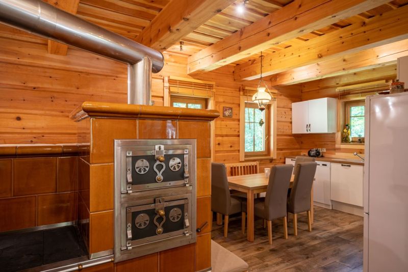 DrevoaStavby.cz | Krkonošská poloroubenka z cedrového dřeva DrevoaStavby.cz | Krkonošská poloroubenka z cedrového dřeva