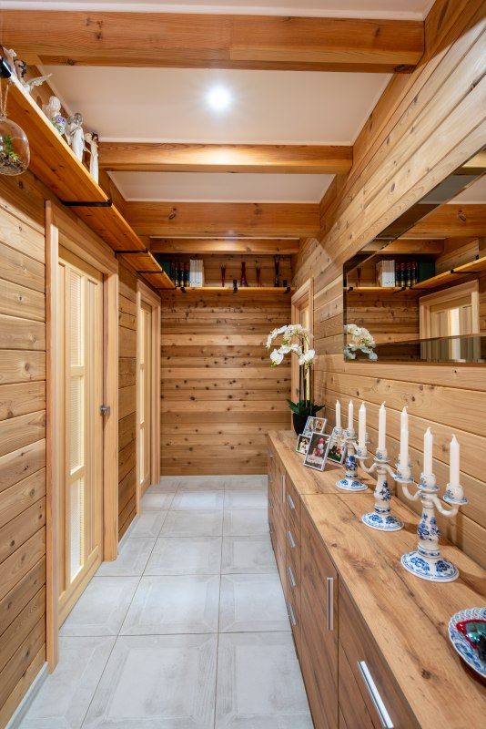 DrevoaStavby.cz Moderní roubený dům z cedrových trámů DrevoaStavby.cz Moderní roubený dům z cedrových trámů