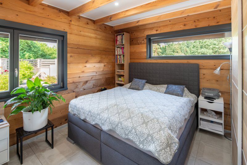 DrevoaStavby.cz Moderní roubený dům z cedrových trámů DrevoaStavby.cz Moderní roubený dům z cedrových trámů