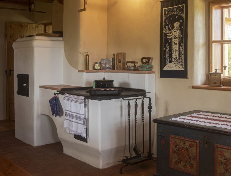 DrevoaStavby.cz Hliněný dům_hlinena omitka a kamna