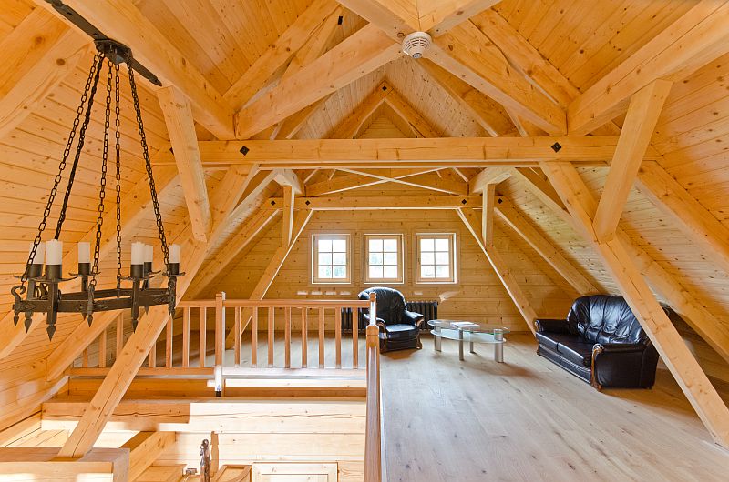 masivni-srub-Beskydy-podkrovi-pokoj