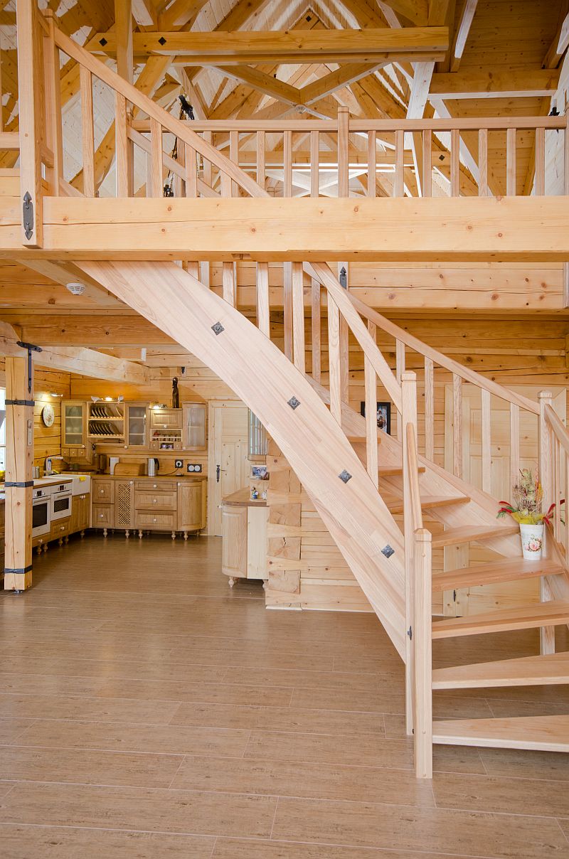 masivni-srub-Beskydy-schodiste