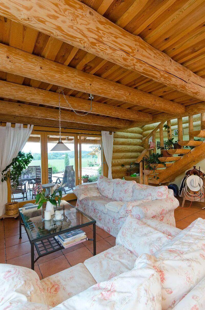 srubovy-ranc-interier-obyvaci-pokoj