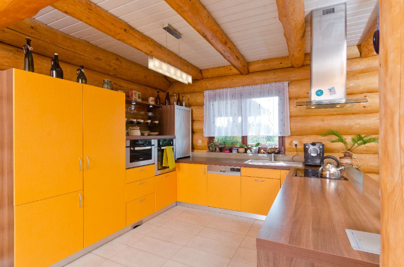 masivni-bungalov-kuchyn