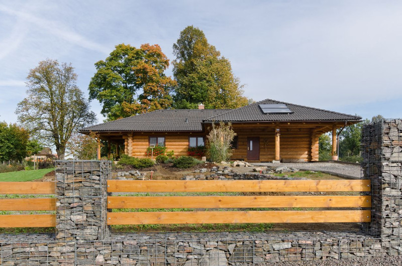 masivni-bungalov-oploceni