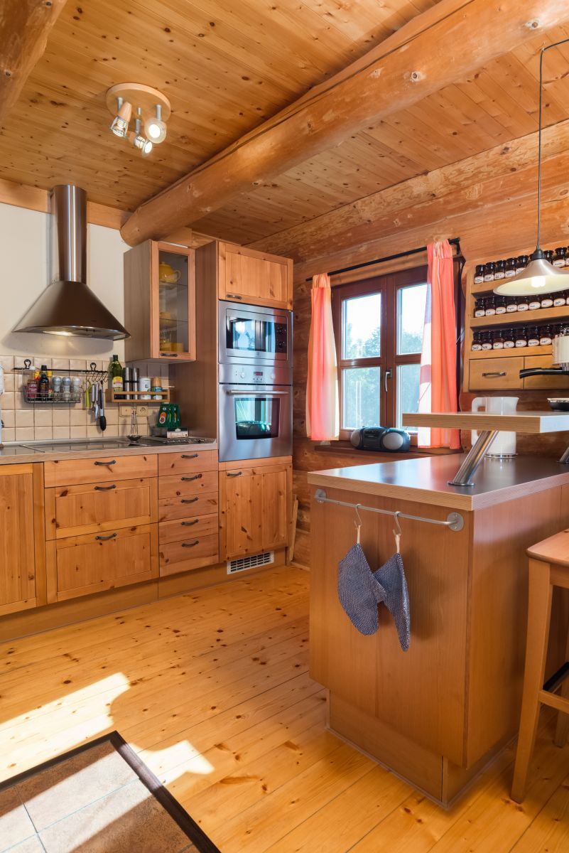 masivni-srub-Vysocina-kuchyn