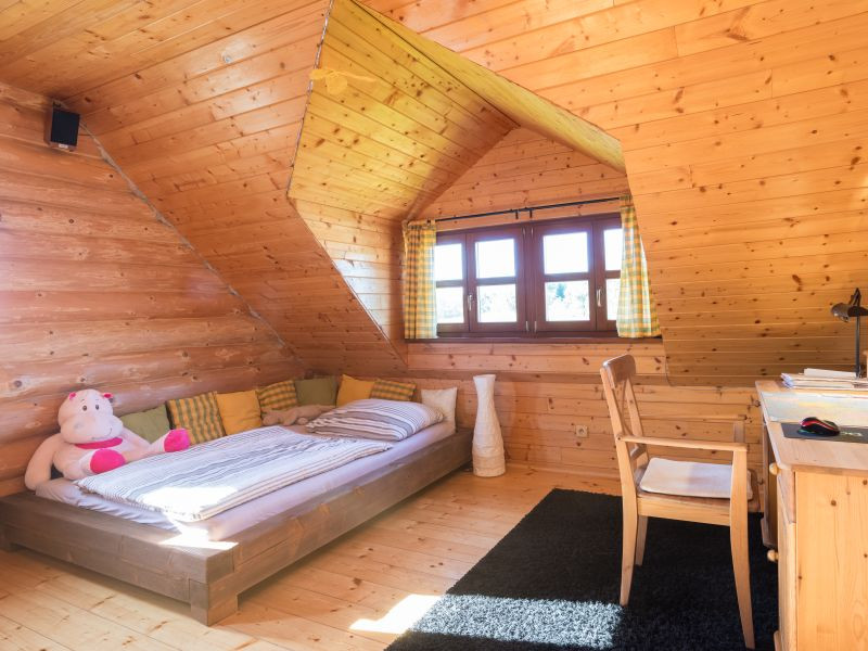 masivni-srub-Vysocina-pokoj