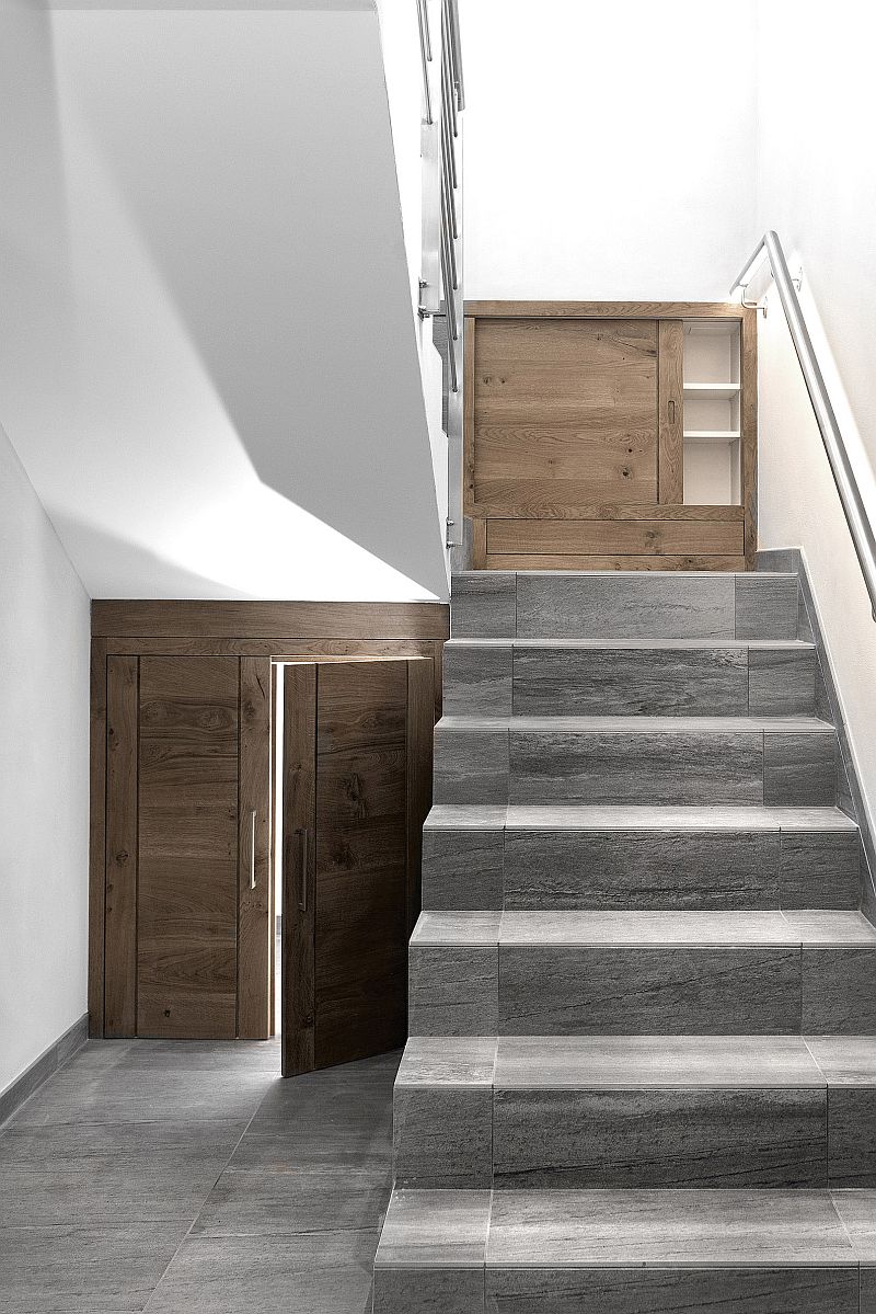 rekonsrukce-modrinova-stodola-interier-schodiste