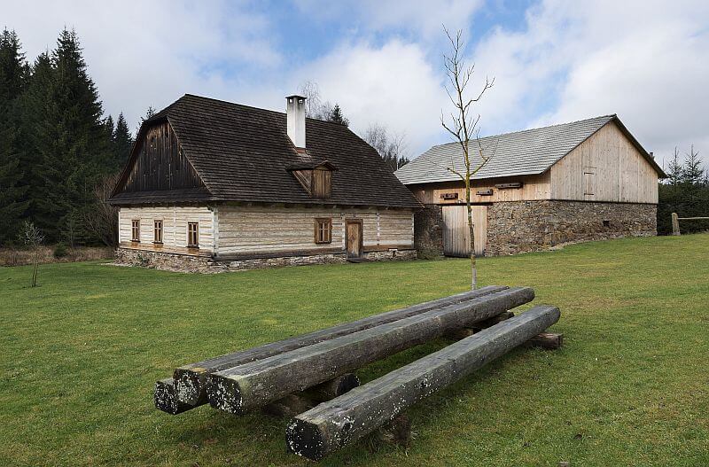 rekonstrukce-roubenka-zdarske-hotova-rekonstrukce