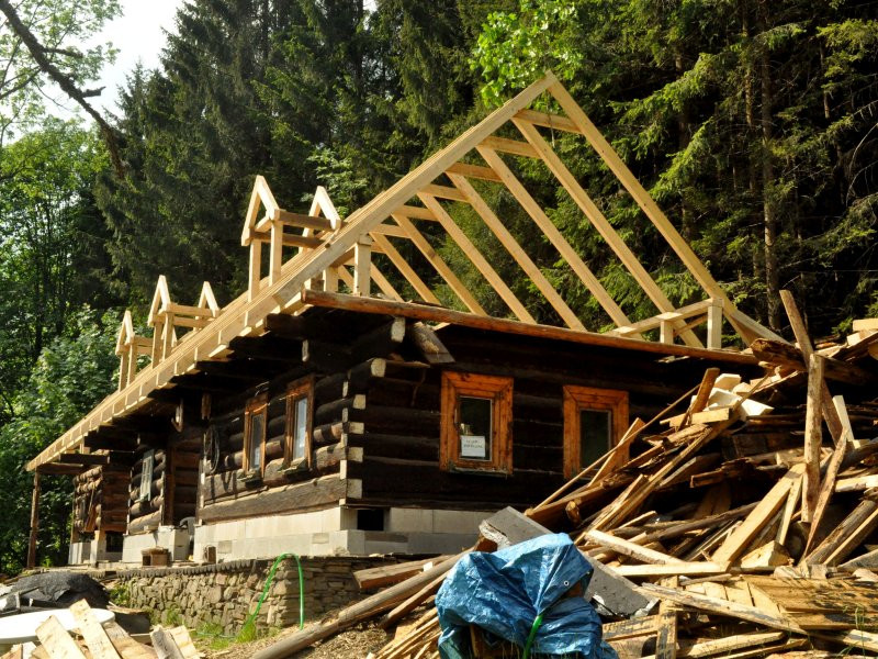 DrevoaStavby.cz | rekonstrukce roubenky demontáž střechy DrevoaStavby.cz | rekonstrukce roubenky demontáž střechy