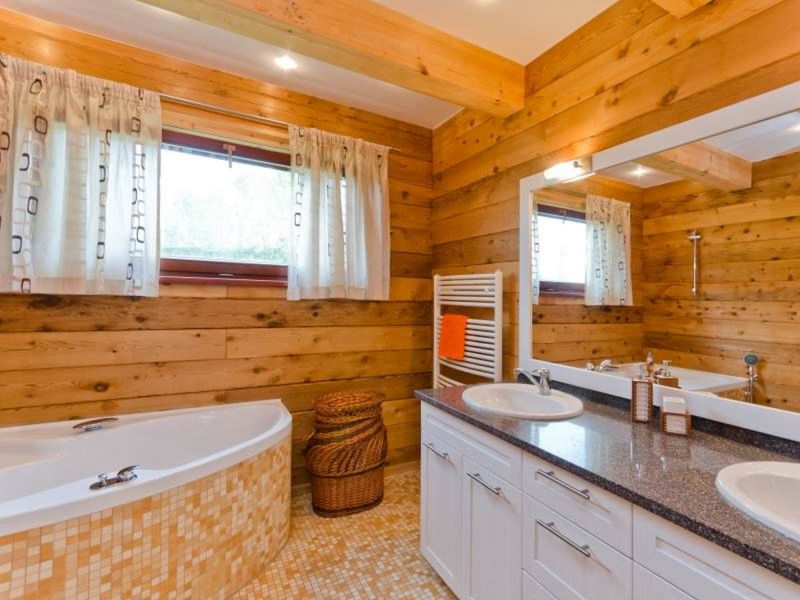 drevostavba-z-cedru-koupelna