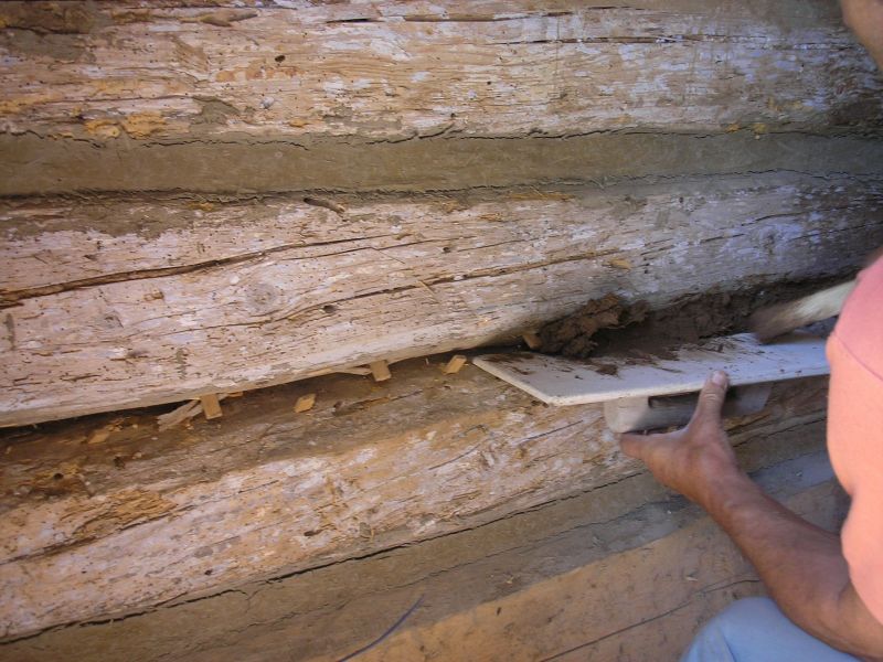 DrevoaStavby.cz | Oprava spárování již s použitím výztužných prvků DrevoaStavby.cz | Oprava spárování již s použitím výztužných prvků