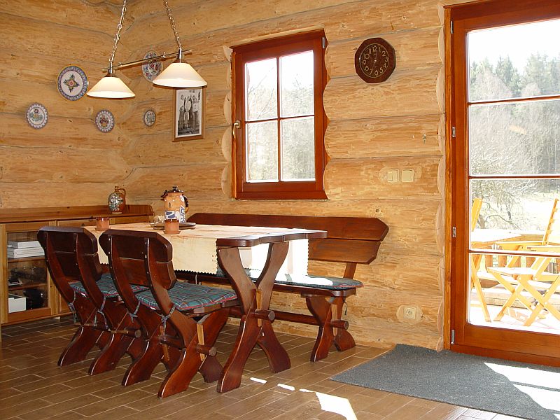 masinvi-srub-jidelni-stul