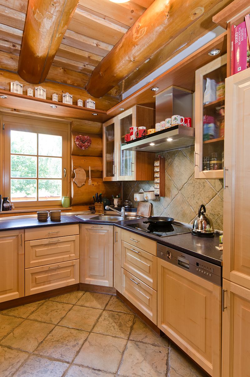 masivni-srub-interier-kuchyne