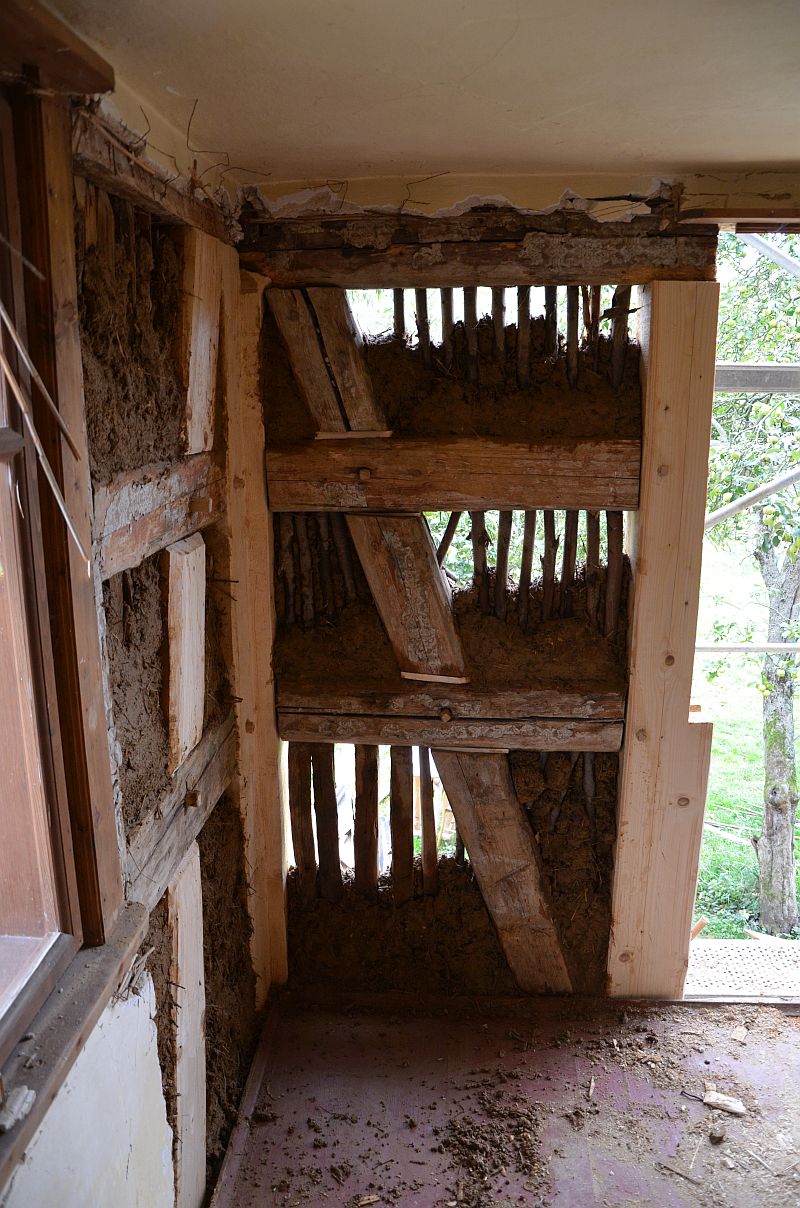 Tr&aacute;mov&eacute; prvky podst&aacute;vkov&eacute;ho domu po v&yacute;měně a prot&eacute;zov&aacute;n&iacute;.