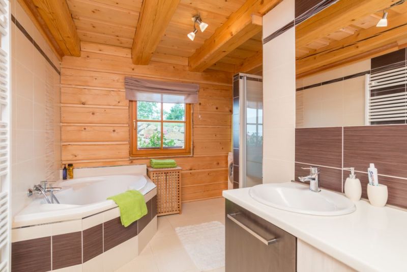 lesnikova-roubenka-interier-koupelna