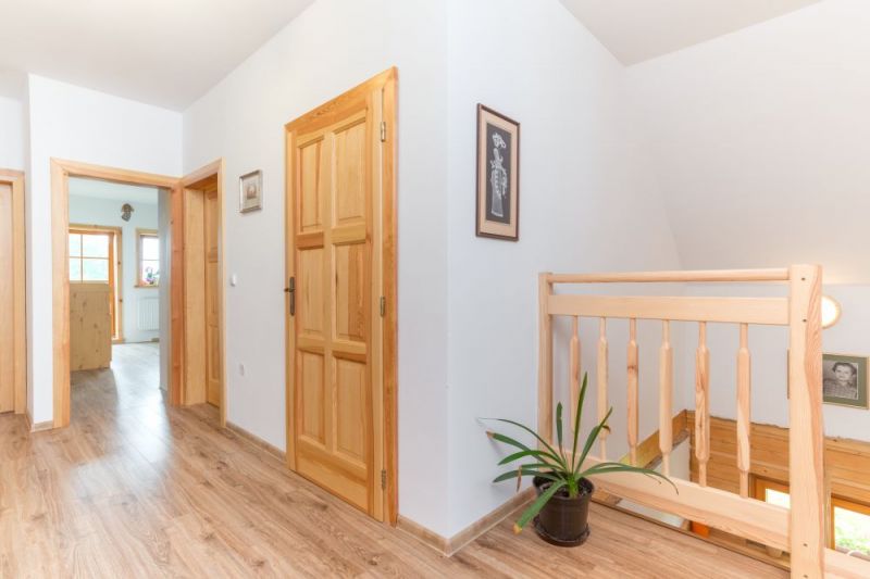 lesnikova-roubenka-interier-patro