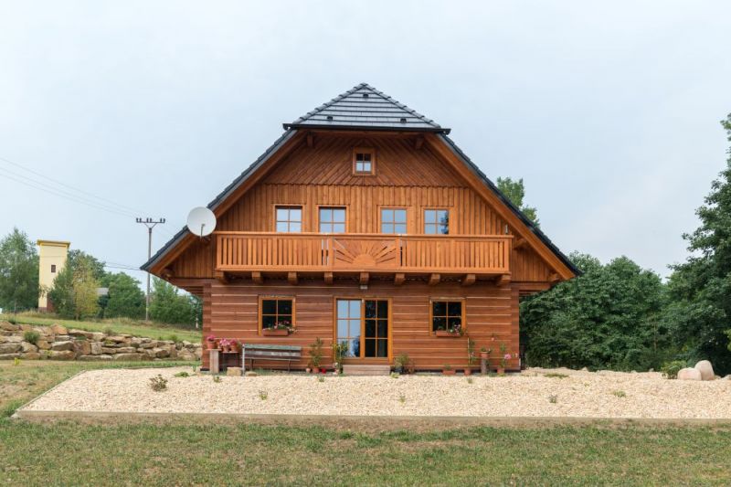 lesnikova-roubenka-pohled-zepredu