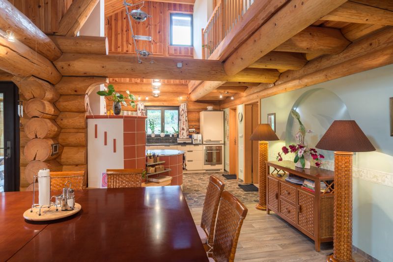 DrevoaStavby-srubovy-ranc-interier-prizemi