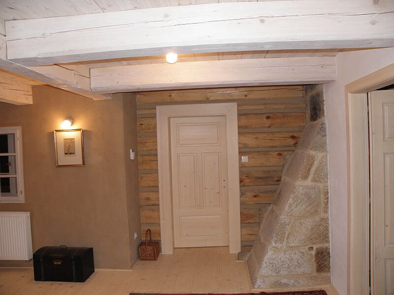 rekonstrukce-kokorinske-roubenky-hotovy-interier