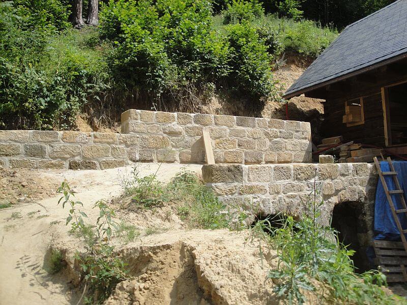rekonstrukce-kokorinske-roubenky-zaklady-stavby-4