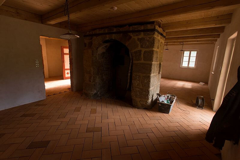 rekonstrukce-kokorinske-roubenky-zaklady-stavby-kamna