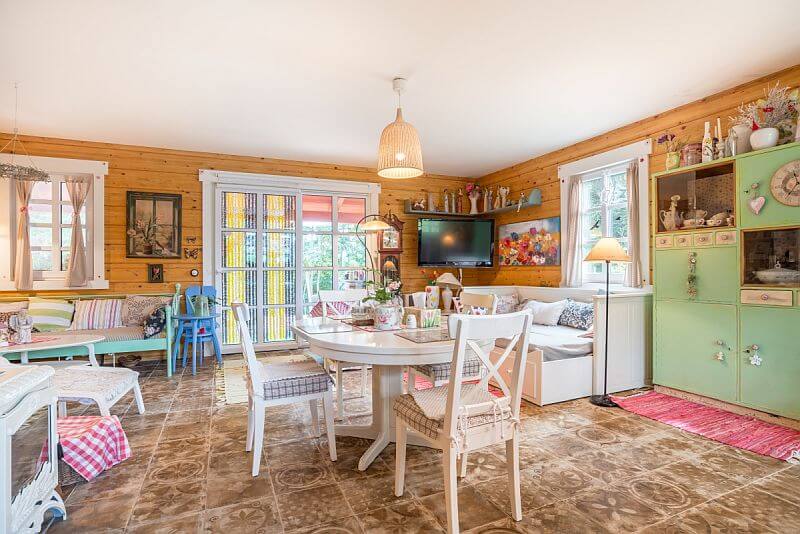 roubenka-ve-svedskem-stylu-cely-obytny-prostor