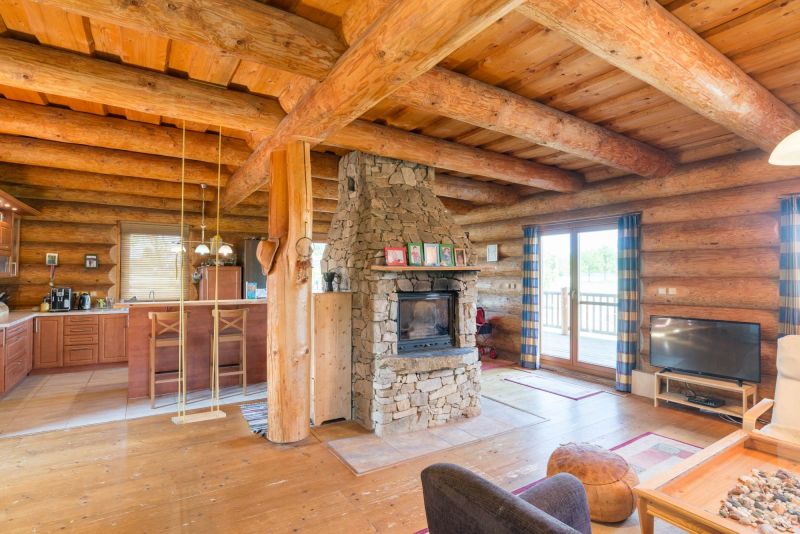 srub-interier-obytny-prostor