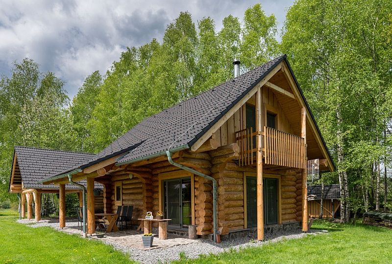 srub-s-kovovymi-doplnky-1