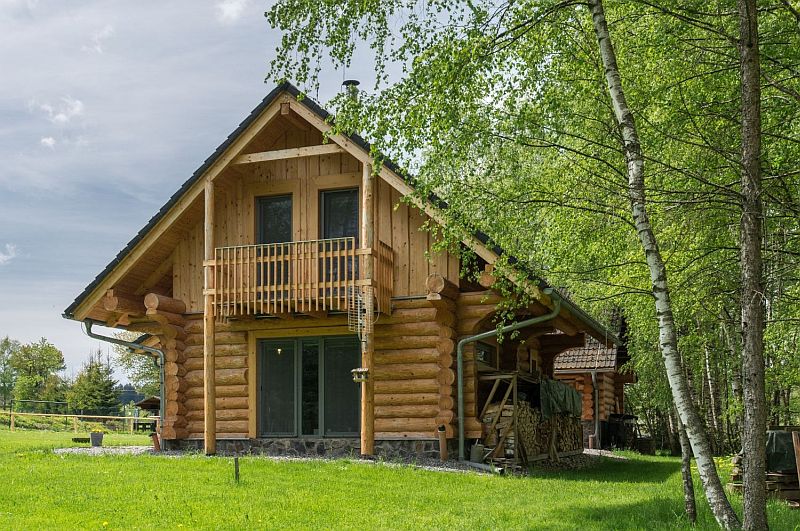 srub-s-kovovymi-doplnky-3