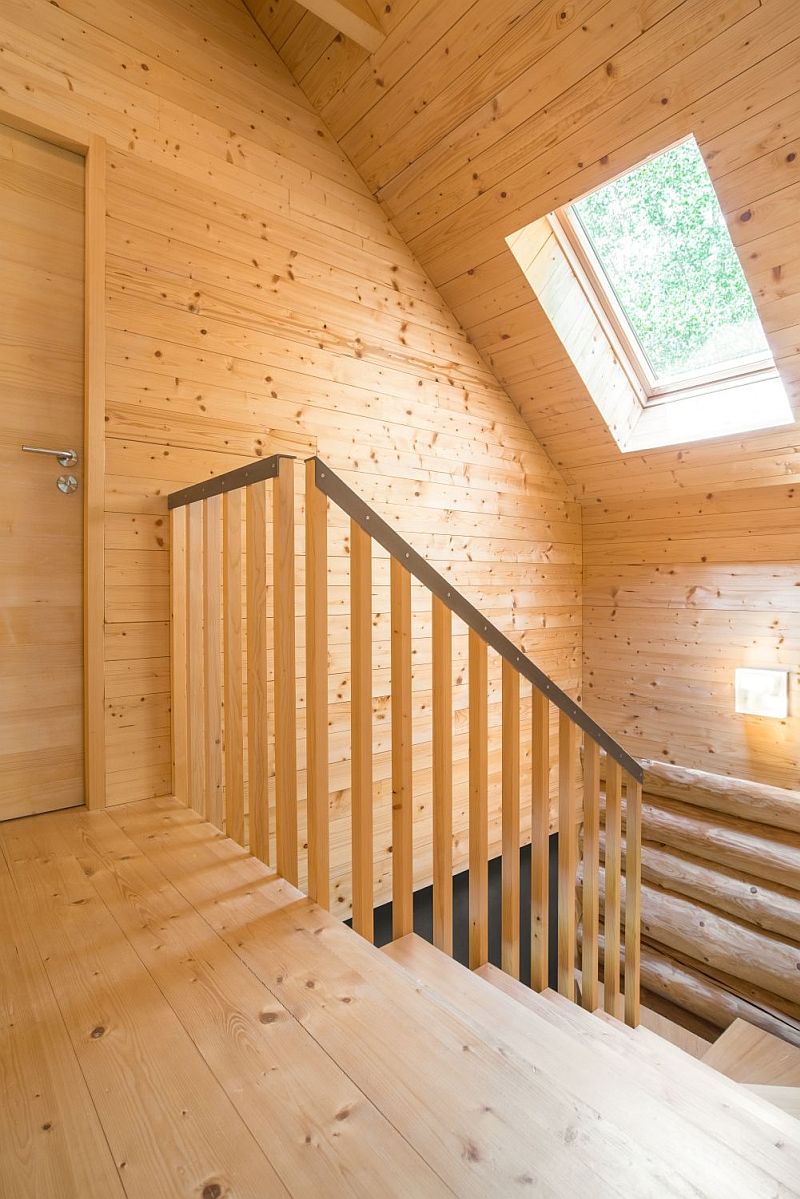 srub-s-kovovymi-doplnky-schodiste