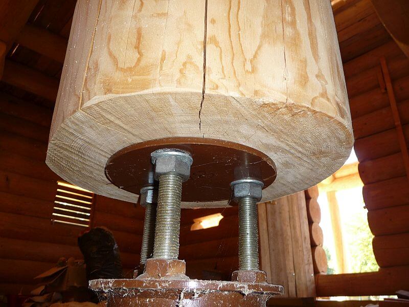 stavba-srubu-zadne-aretacni-srouby