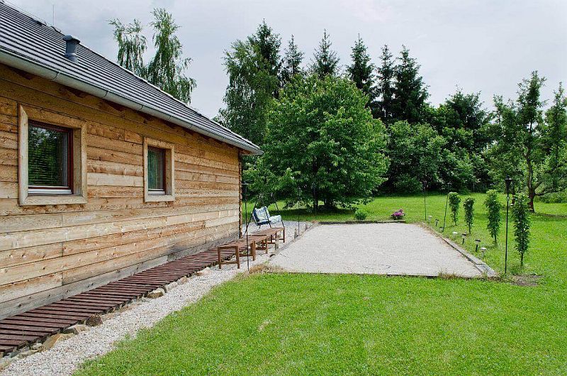 cedrovy-bungalov-navsteva-bok