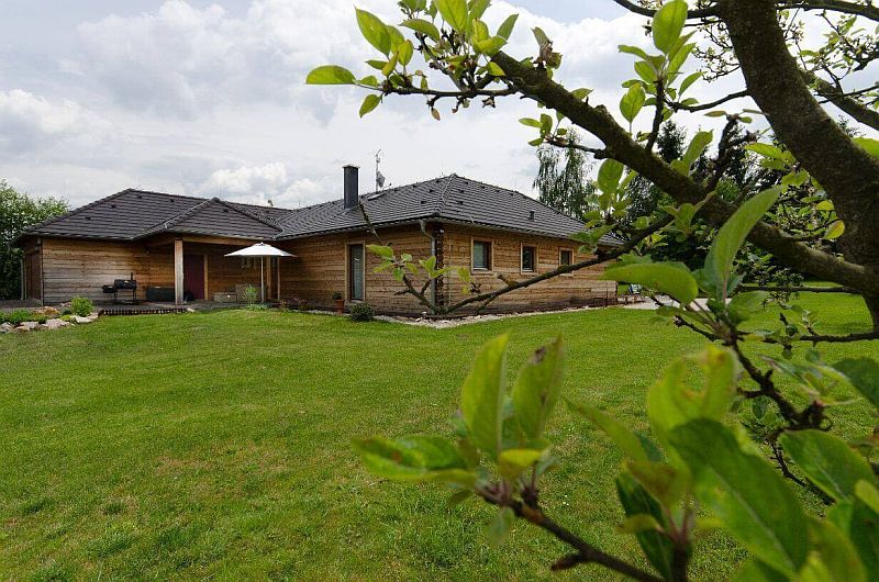 cedrovy-bungalov-navsteva-pozemek