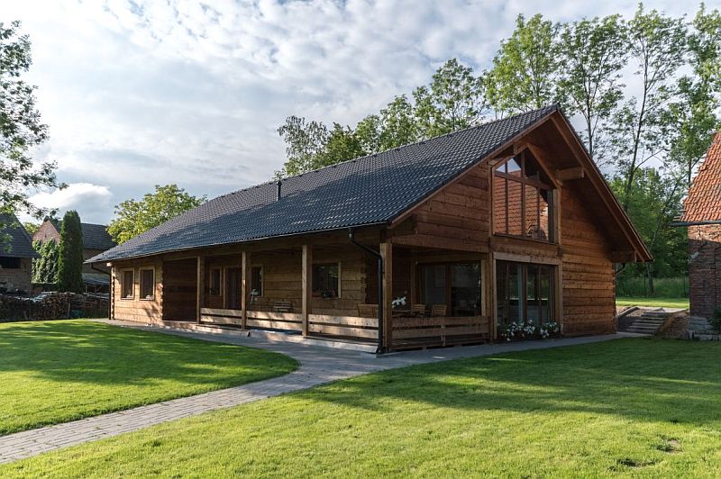 moderni-cedrova-roubenka-cely-dum