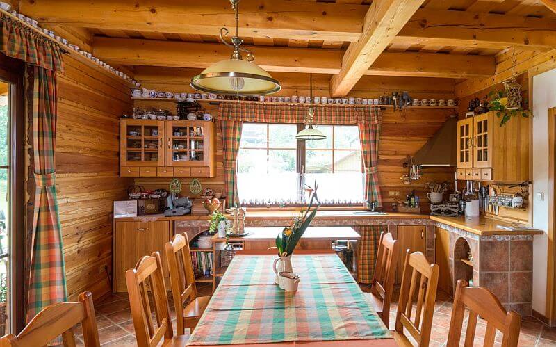 roubenka-na-mokradni-louce-kuchyne