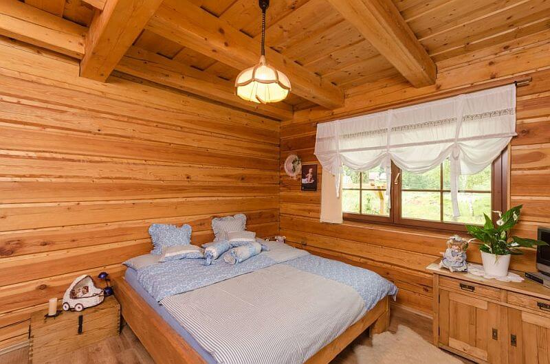 roubenka-na-mokradni-louce-loznice