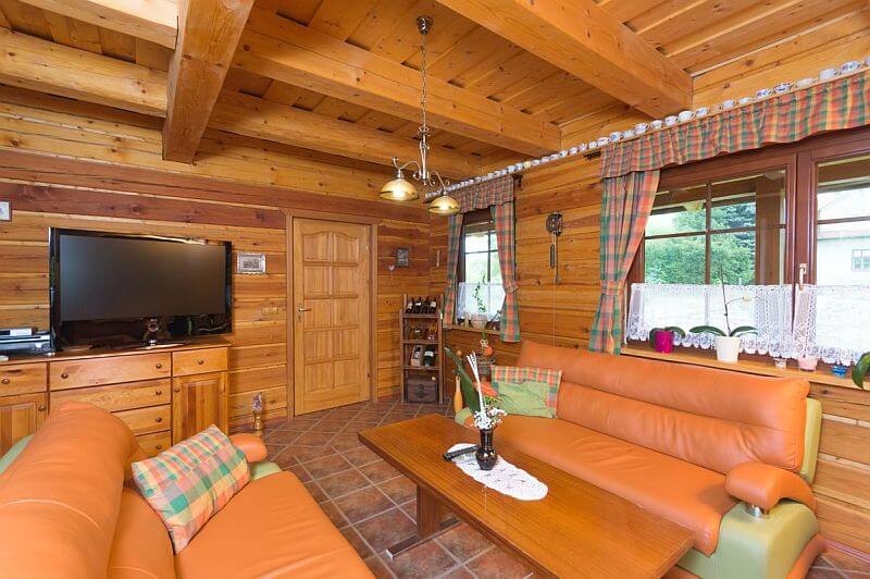 roubenka-na-mokradni-louce-obyvaci-pokoj