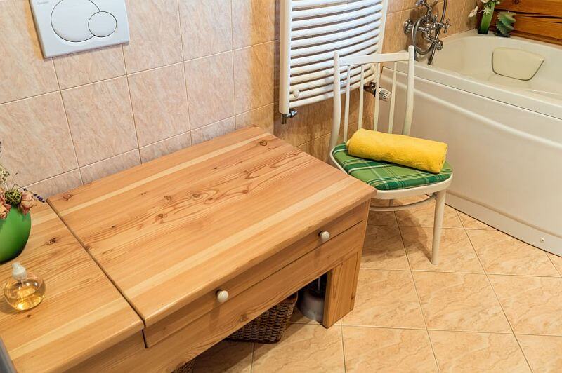 roubenka-na-mokradni-louce-sklapeci-toaleta