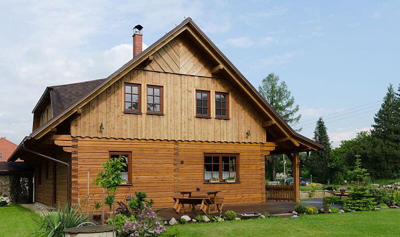 roubenka-na-mokradni-louce-stit