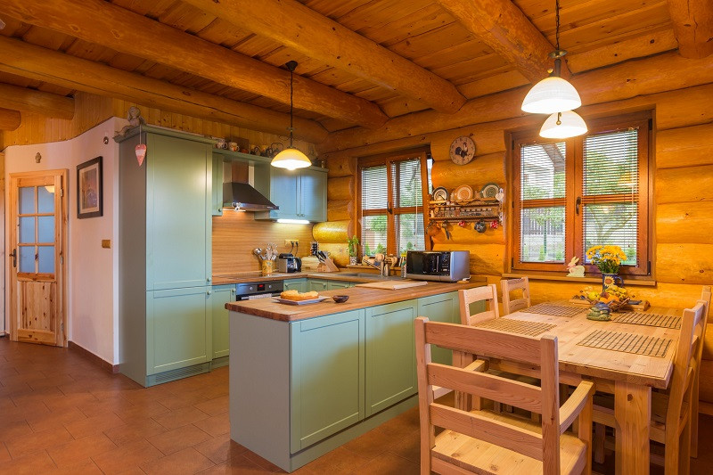 malebny-srub-Haniš-kuchyne