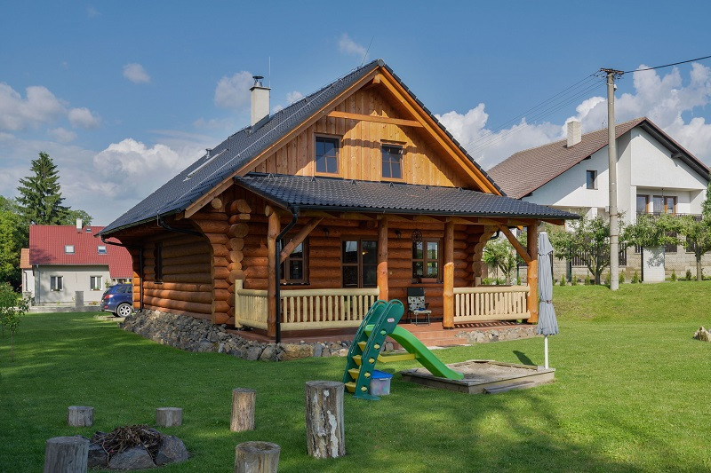 malebny-srub-Haniš-posezeni